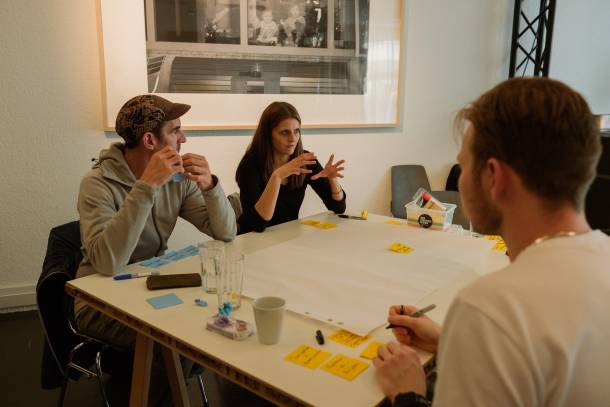 Sara, Alain und Res beim gemeinsamen Workshop