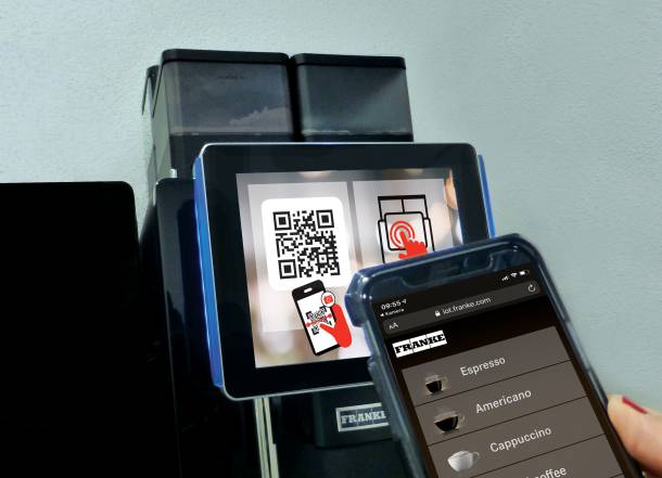 Kaffeevollautomat mit QR-Code auf dem Display