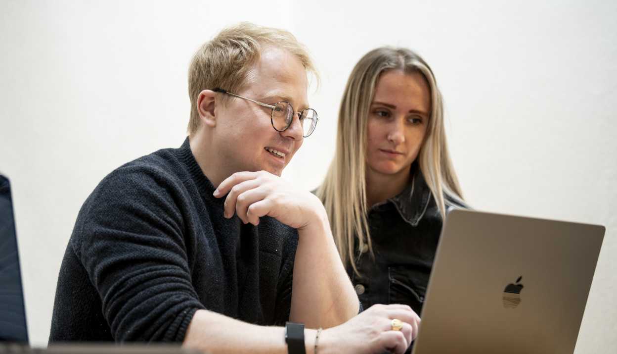 Kaje tan& Sarah, Beratung