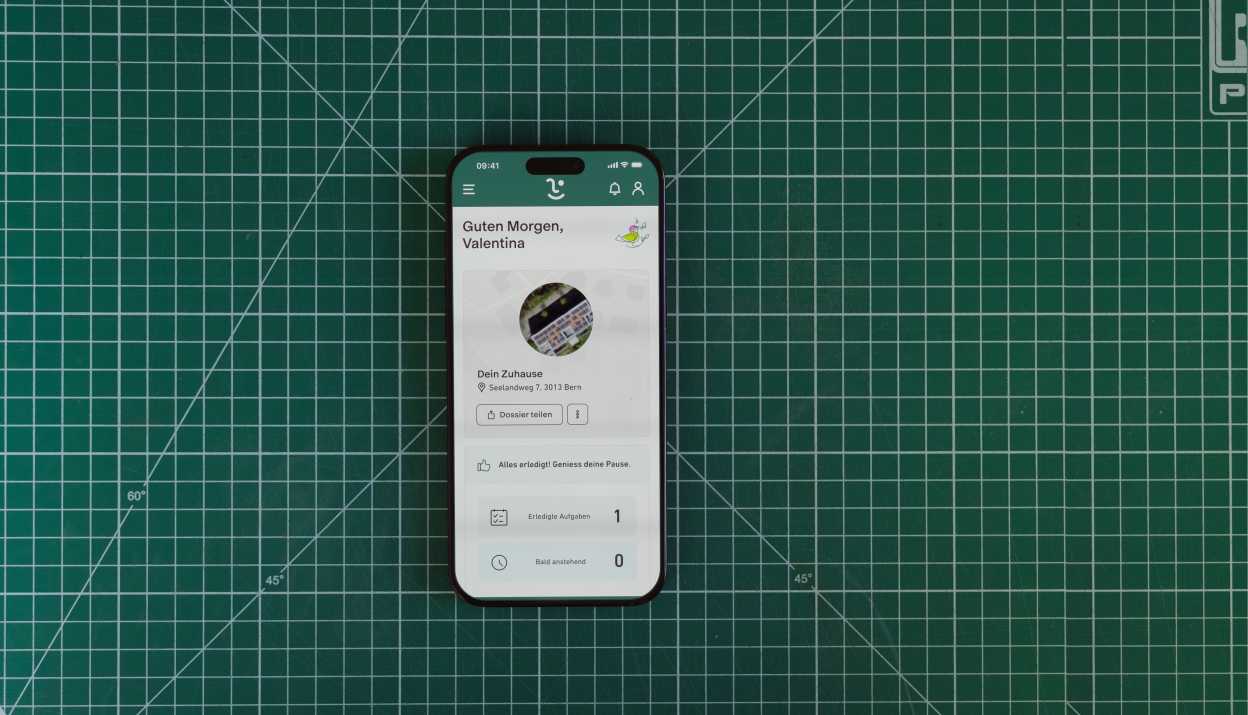 myky App Homescreen geöffnet auf einem Smartphone das auf einer grün-weiss-karierten Unterlage